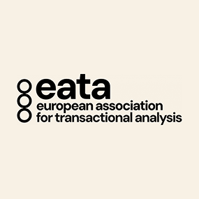 Logo der EATA (Europäische Vereinigung für Transaktionsanalyse) auf beigem Hintergrund.